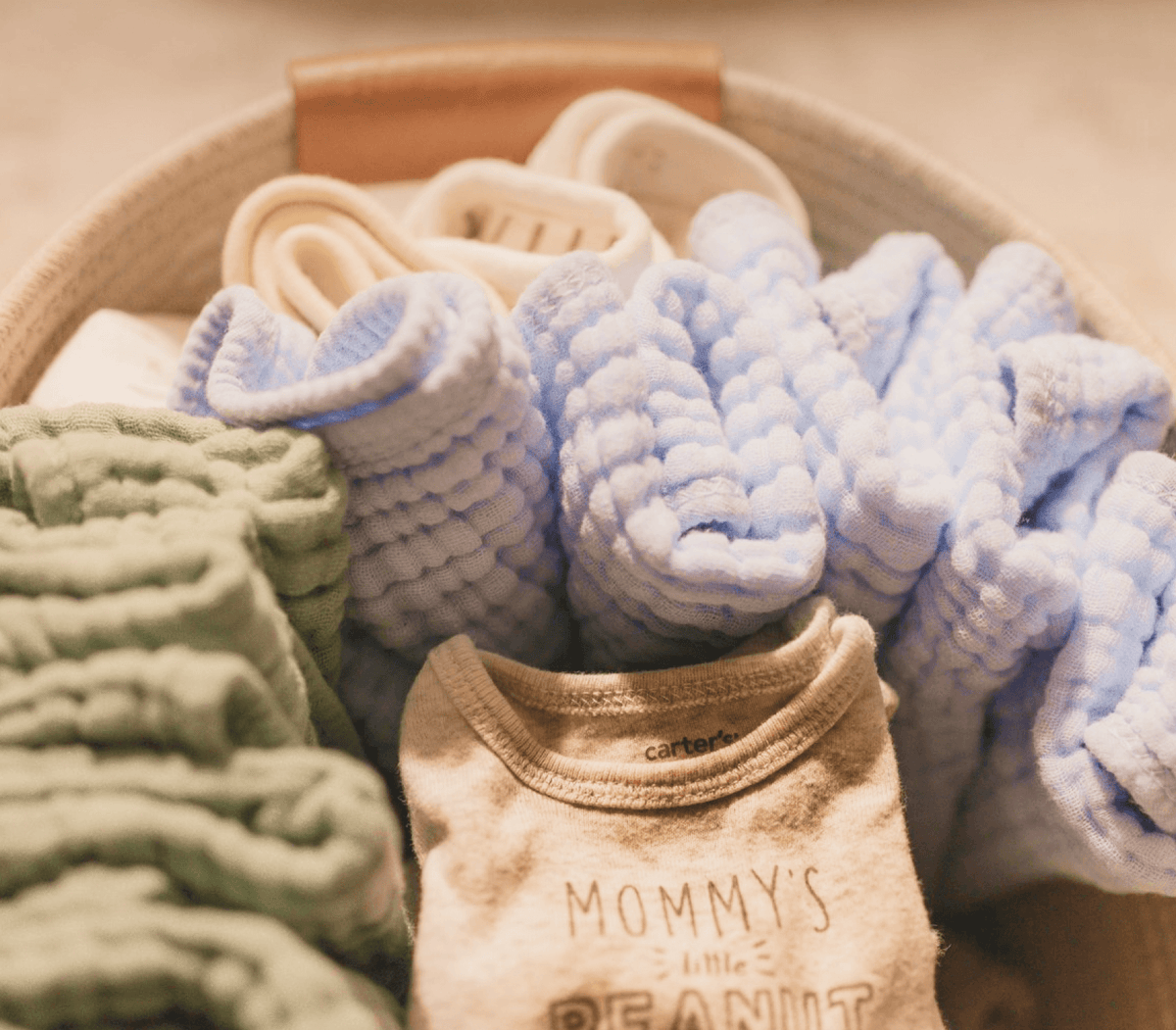 NEWBORN ESSENTIALS EVERY NEW PARENT NEEDS IN BABY'S FIRST FEW MONTHS AT HOME